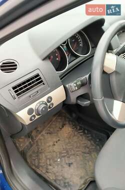 Хэтчбек Opel Astra 2007 в 