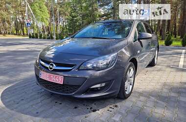 Універсал Opel Astra 2014 в Луцьку