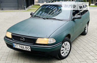 Седан Opel Astra 1995 в Івано-Франківську