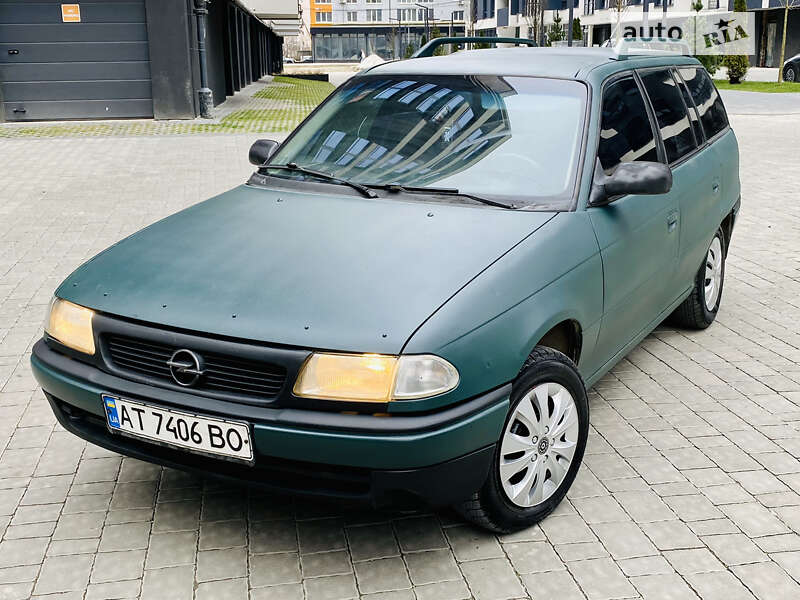 Седан Opel Astra 1995 в Ивано-Франковске