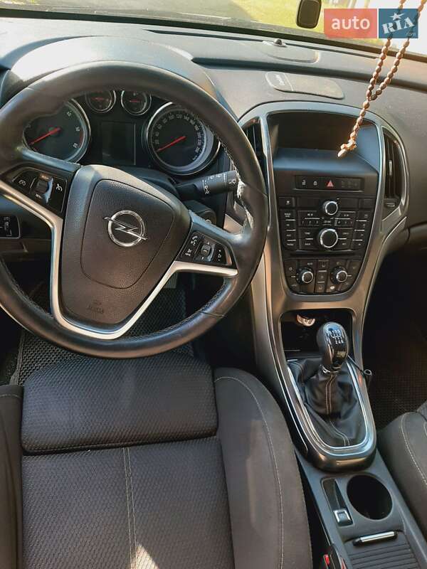 Универсал Opel Astra 2012 в Николаеве