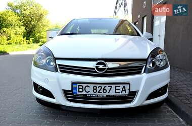 Хэтчбек Opel Astra 2013 в Львове