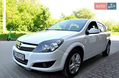 Хэтчбек Opel Astra 2013 в Львове