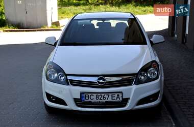 Хэтчбек Opel Astra 2013 в Львове