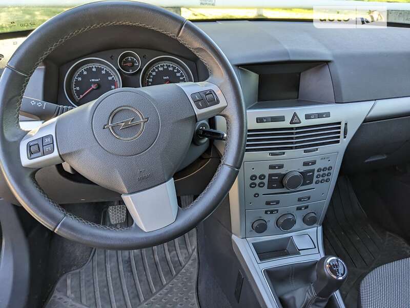Универсал Opel Astra 2009 в Вараше