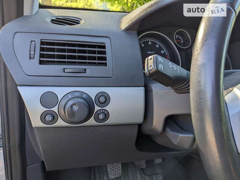 Універсал Opel Astra 2009 в Вараші