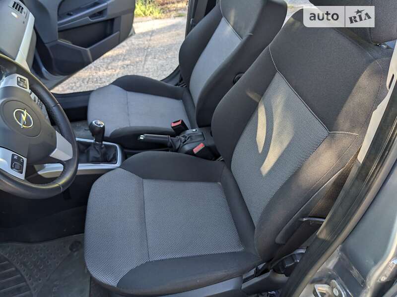 Универсал Opel Astra 2009 в Вараше