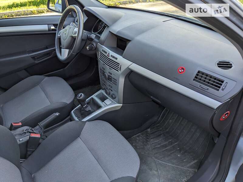 Универсал Opel Astra 2009 в Вараше