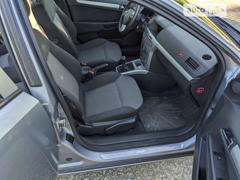 Универсал Opel Astra 2009 в Вараше