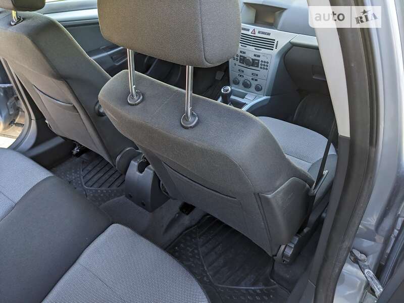 Универсал Opel Astra 2009 в Вараше
