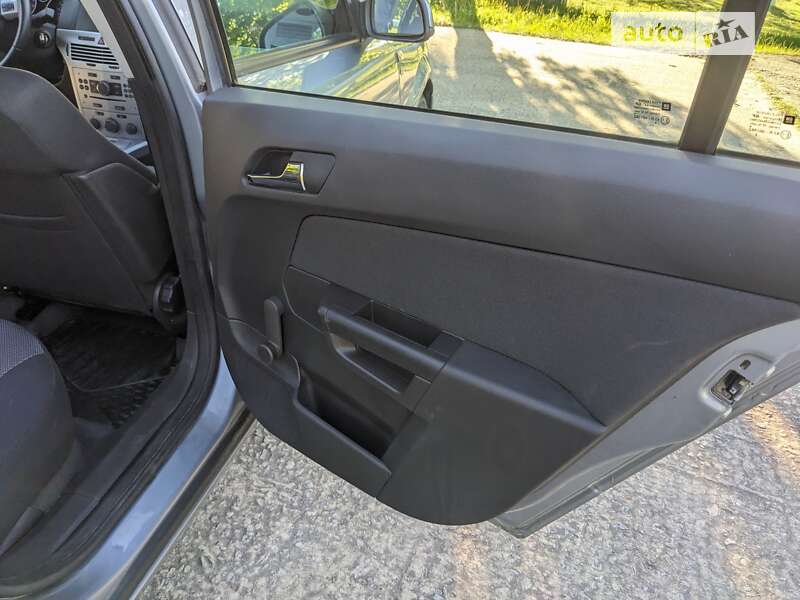 Универсал Opel Astra 2009 в Вараше