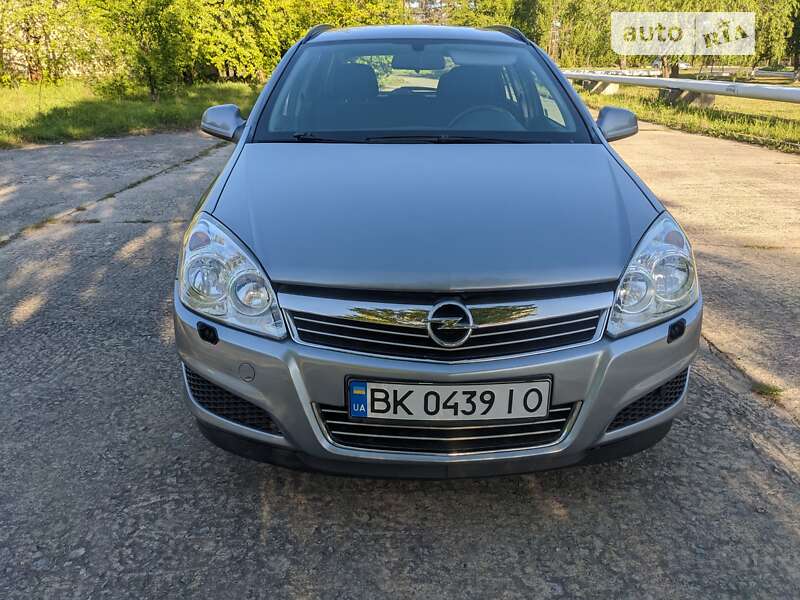 Универсал Opel Astra 2009 в Вараше