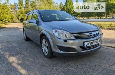 Универсал Opel Astra 2009 в Вараше