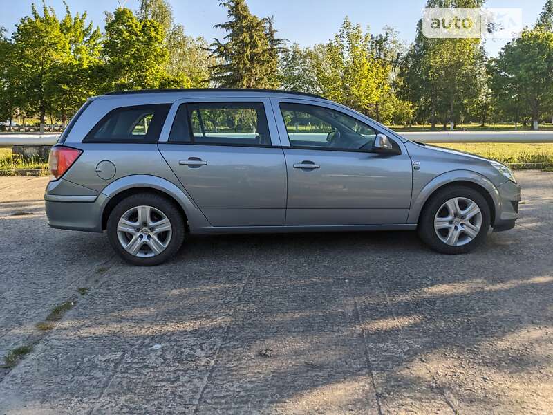 Универсал Opel Astra 2009 в Вараше