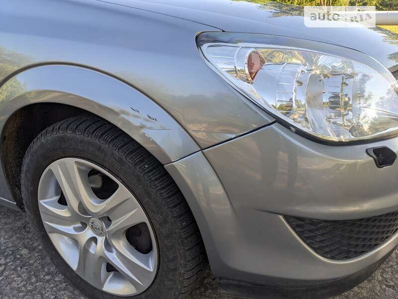 Універсал Opel Astra 2009 в Вараші