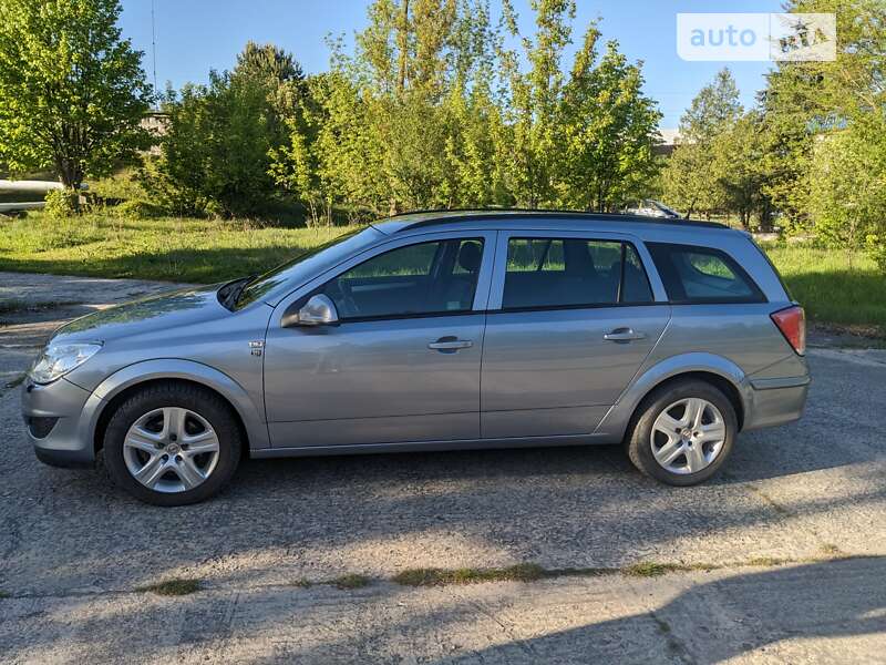 Универсал Opel Astra 2009 в Вараше