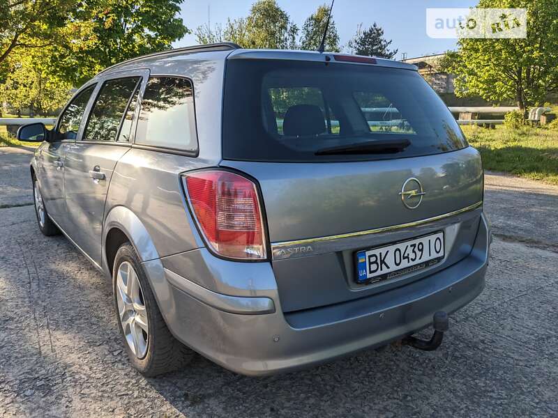 Универсал Opel Astra 2009 в Вараше