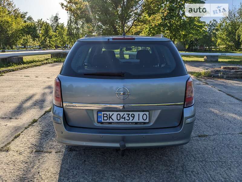 Универсал Opel Astra 2009 в Вараше