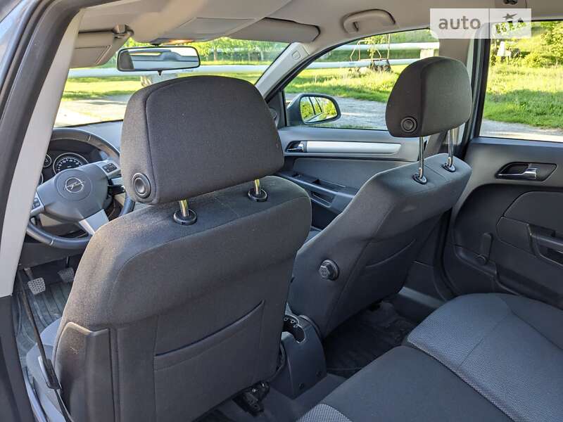 Универсал Opel Astra 2009 в Вараше