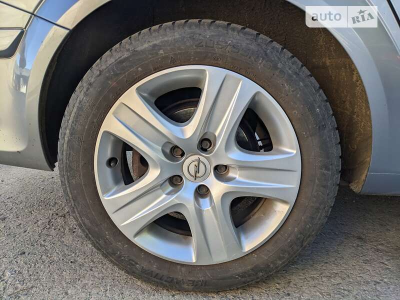 Универсал Opel Astra 2009 в Вараше