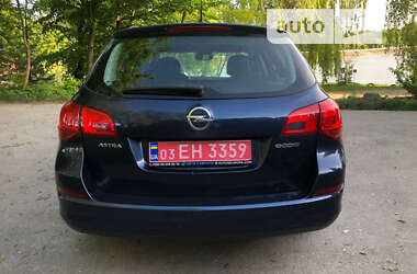 Универсал Opel Astra 2011 в Тлумаче