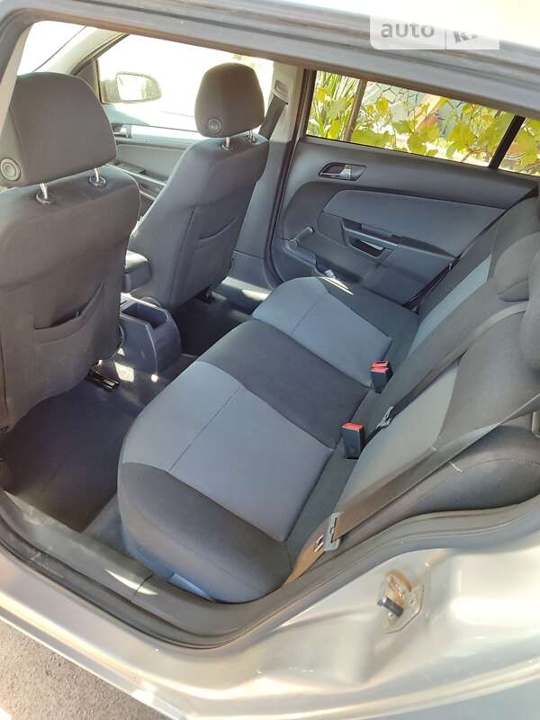 Універсал Opel Astra 2005 в Бершаді