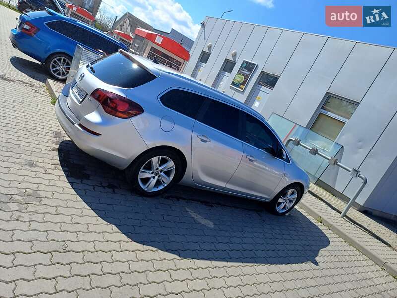 Універсал Opel Astra 2011 в Мукачевому