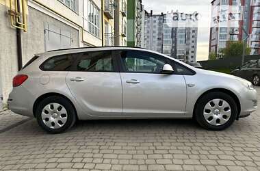 Універсал Opel Astra 2011 в Івано-Франківську