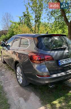 Універсал Opel Astra 2012 в Львові