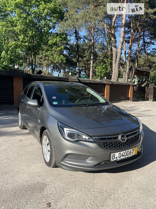 Универсал Opel Astra 2017 в Вараше