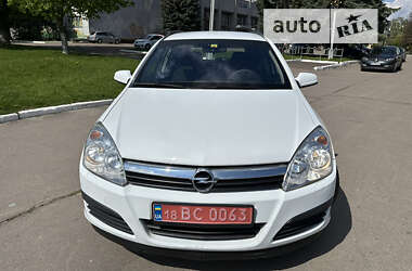 Універсал Opel Astra 2006 в Рівному