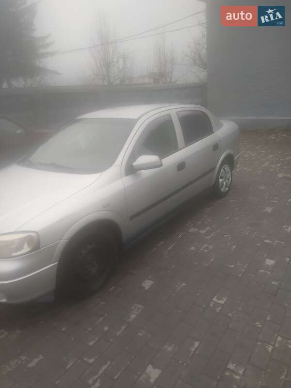 Седан Opel Astra 2003 в Горохове