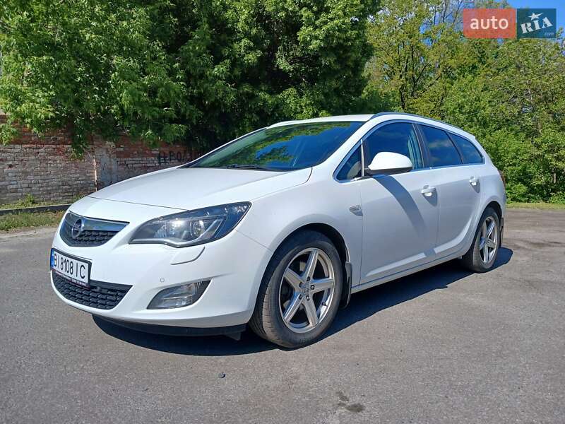 Універсал Opel Astra 2010 в Полтаві