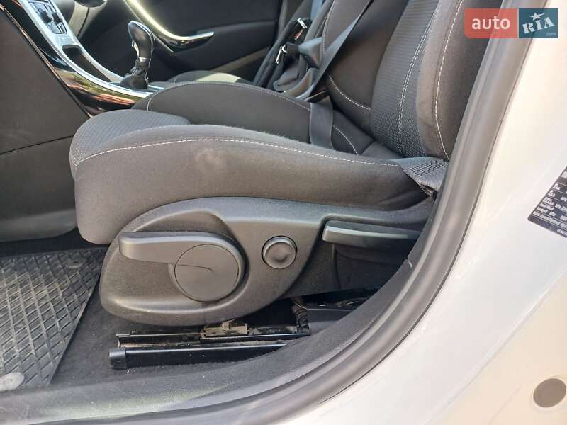 Універсал Opel Astra 2010 в Полтаві