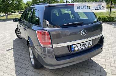 Универсал Opel Astra 2012 в Нетешине