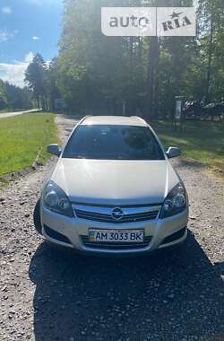 Універсал Opel Astra 2010 в Звягелі