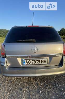 Універсал Opel Astra 2005 в Сваляві