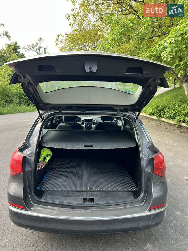 Универсал Opel Astra 2013 в Ивано-Франковске