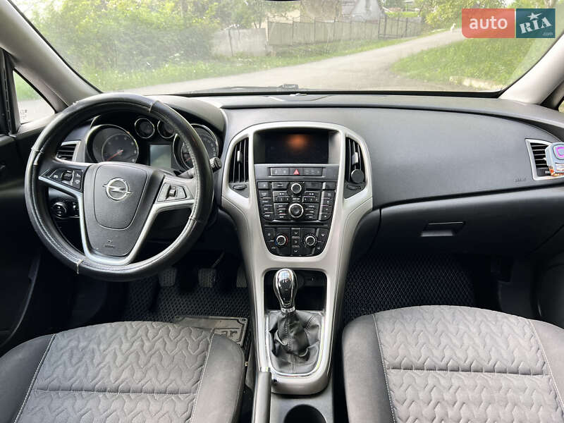 Универсал Opel Astra 2013 в Ивано-Франковске