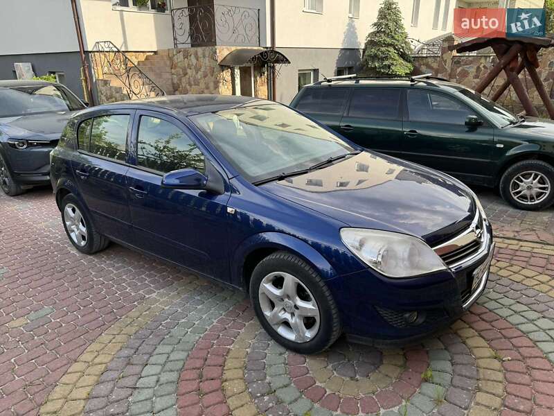 Хэтчбек Opel Astra 2008 в Золочеве