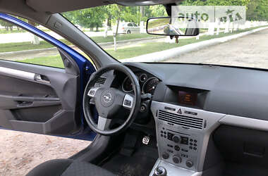Универсал Opel Astra 2004 в Волочиске