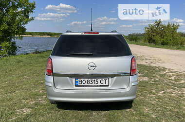 Универсал Opel Astra 2010 в Тернополе