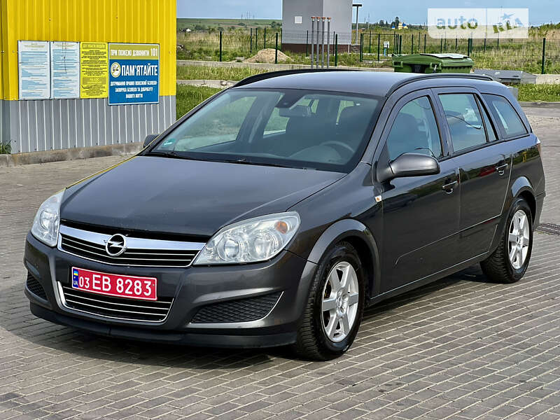 Універсал Opel Astra 2009 в Рівному