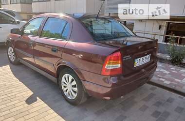 Седан Opel Astra 2006 в Днепре