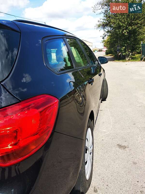 Универсал Opel Astra 2013 в Казатине