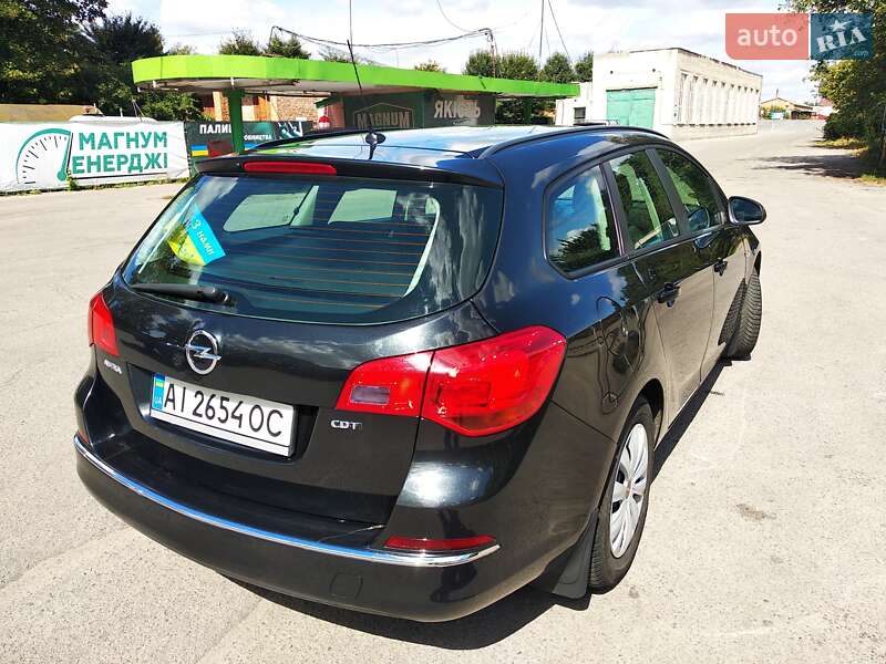 Универсал Opel Astra 2013 в Казатине