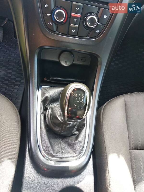 Универсал Opel Astra 2013 в Казатине