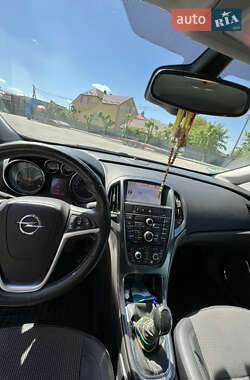 Універсал Opel Astra 2012 в 