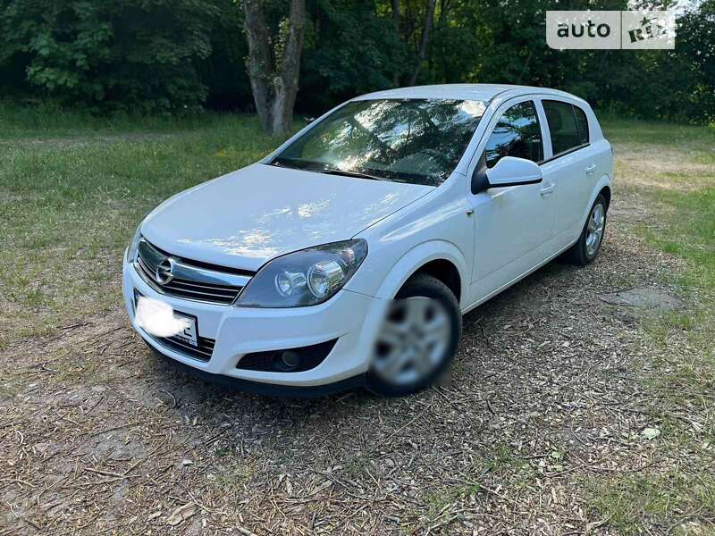 Хэтчбек Opel Astra 2014 в Львове