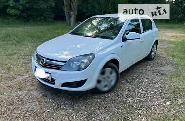 Хэтчбек Opel Astra 2014 в Львове